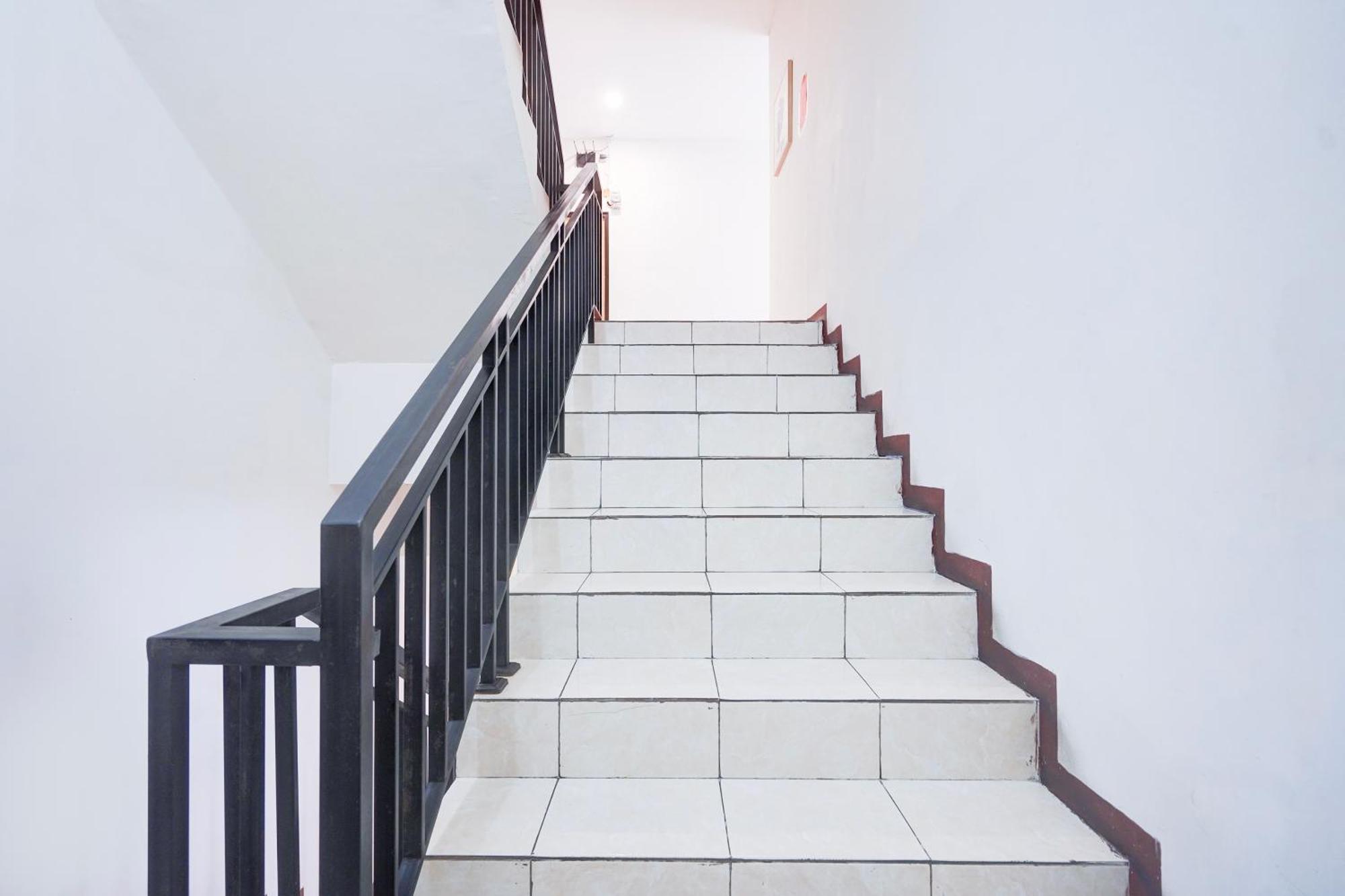 נקסר Hotel O Rappocini Near Rsia Paramount מראה חיצוני תמונה